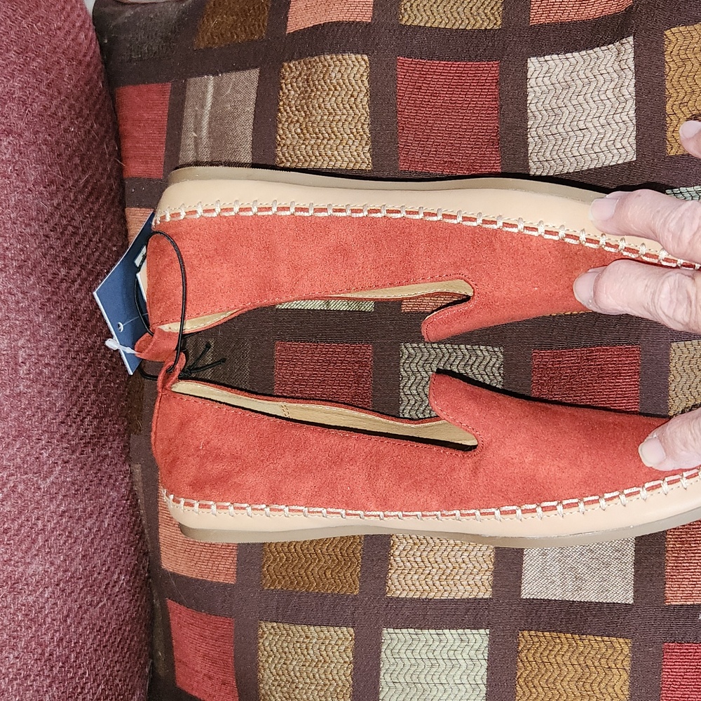 Universal Thread Shoes - Picture 8 of 10